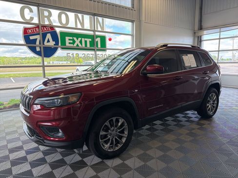 Used 2019 Jeep Cherokee Latitude Plus w/ Cold Weather Group AWD/4WD image 3