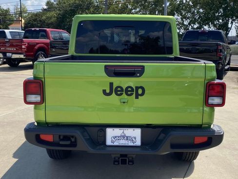 New 2025 Jeep Gladiator Sport image 30