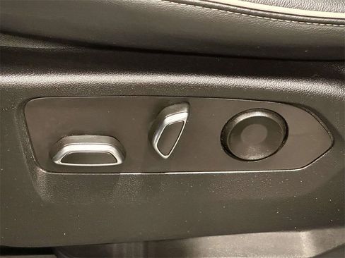 Used 2023 Cadillac Escalade Premium Luxury image 15