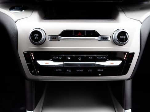 Used 2023 Ford Explorer XLT w/ Equipment Group 202A image 21