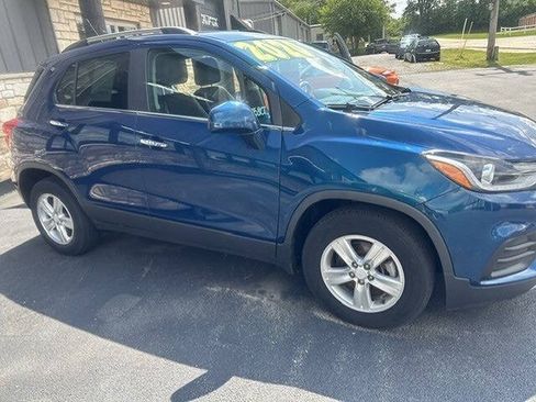 Used 2020 Chevrolet Trax LT w/ Driver Confidence Package FWD image 4