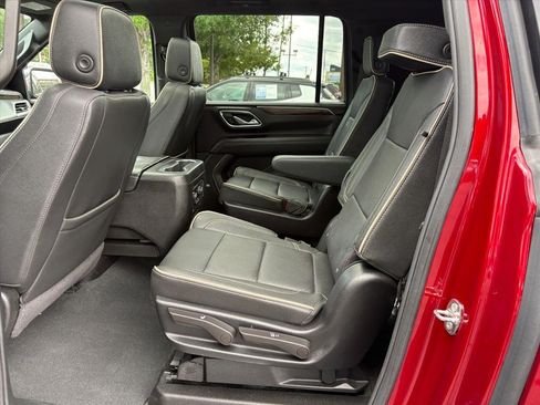 Used 2024 Chevrolet Suburban Premier w/ Premium Package AWD/4WD image 18