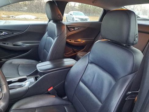 Used 2017 Chevrolet Malibu LT w/ Leather Package image 5