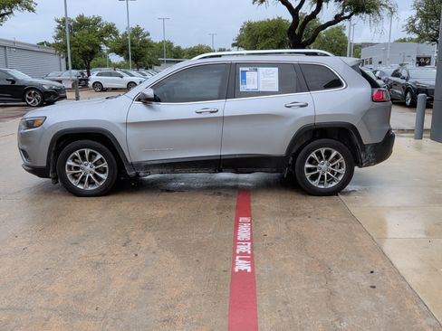 Used 2021 Jeep Cherokee Latitude Plus w/ Sun & Sound Group FWD image 7