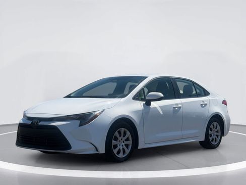 Used 2026 Toyota Corolla LE FWD image 2