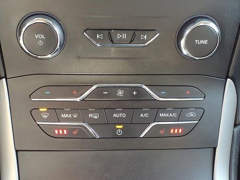 Certified 2019 Ford Edge SEL w/ Equipment Group 201A image 17