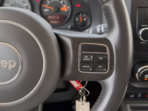 Used 2016 Jeep Patriot Latitude AWD/4WD image 22