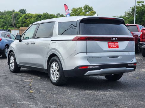 Used 2022 Kia Carnival LX FWD image 5