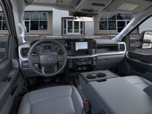 New 2026 Ford F550 4x4 Crew Cab image 15
