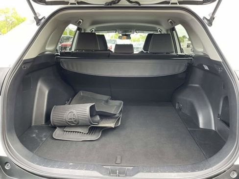 Used 2021 Toyota RAV4 XLE FWD image 31