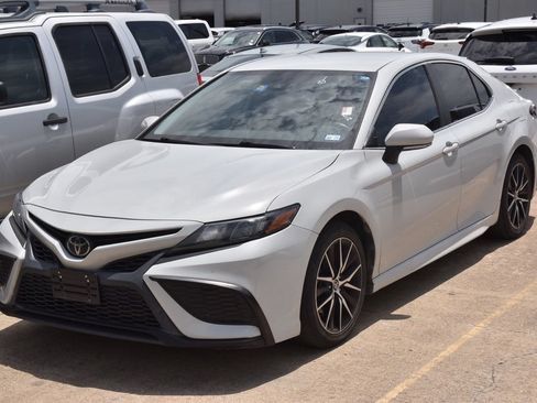Used 2023 Toyota Camry SE FWD image 2