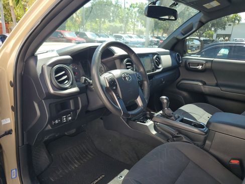 Used 2017 Toyota Tacoma TRD Sport w/ Tow Package (A/T) AWD/4WD image 10