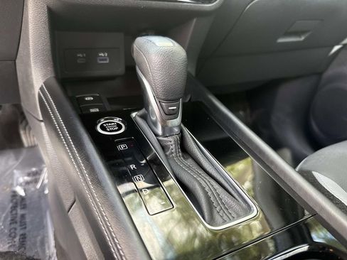 Used 2023 Nissan Kicks SR w/ SR Premium Package FWD image 30