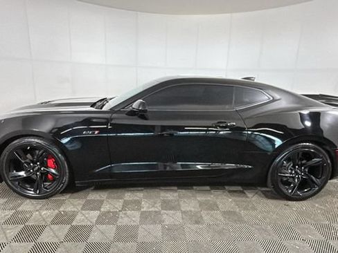Used 2022 Chevrolet Camaro LT w/ Technology Package RWD image 5