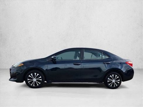 Used 2018 Toyota Corolla LE image 9