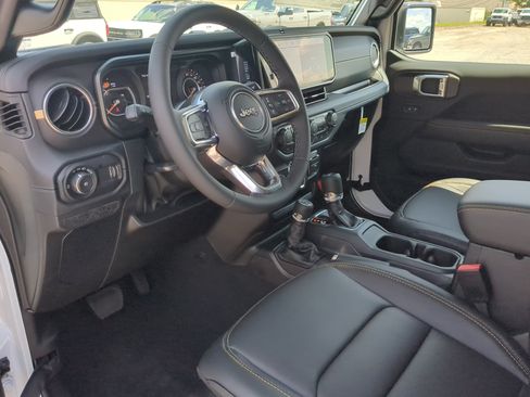 New 2026 Jeep Wrangler Unlimited Sahara AWD/4WD image 13