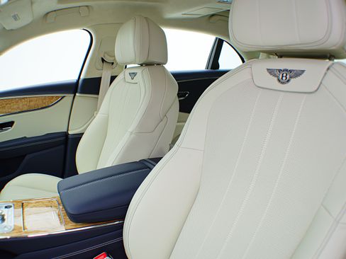 Certified 2022 Bentley Flying Spur Plug-In Hybrid AWD/4WD image 26