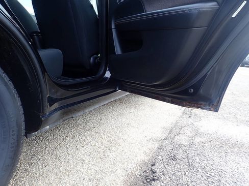 Used 2013 Dodge Avenger SE image 29