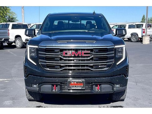 Used 2022 GMC Sierra 1500 AT4 w/ Technology Package AWD/4WD image 3