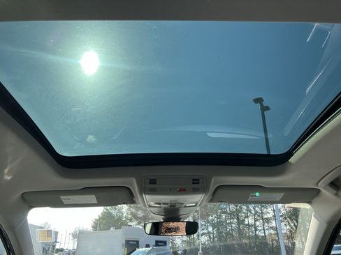 Used 2023 Volkswagen Taos SEL image 32