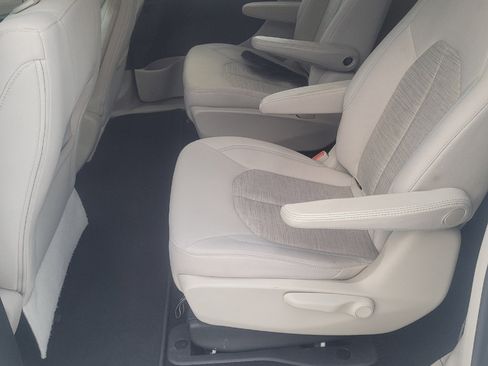 Used 2018 Chrysler Pacifica Touring Plus image 29