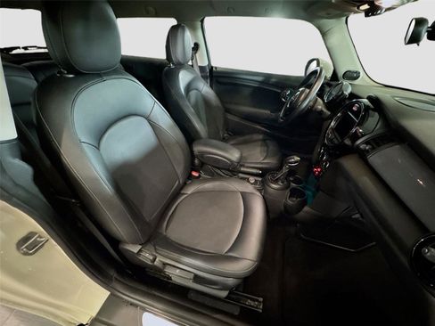 Used 2018 MINI Cooper 2-Door Hardtop image 13