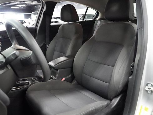 Used 2017 Chevrolet Cruze LT w/ Convenience Package FWD image 12