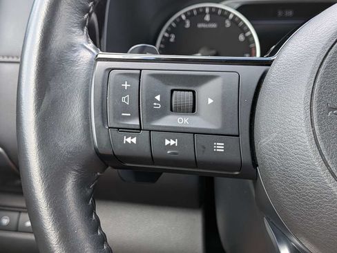 Used 2025 Nissan Pathfinder SL FWD image 31