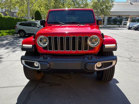 Used 2025 Jeep Wrangler Unlimited Sahara w/ Safety Group AWD/4WD image 4