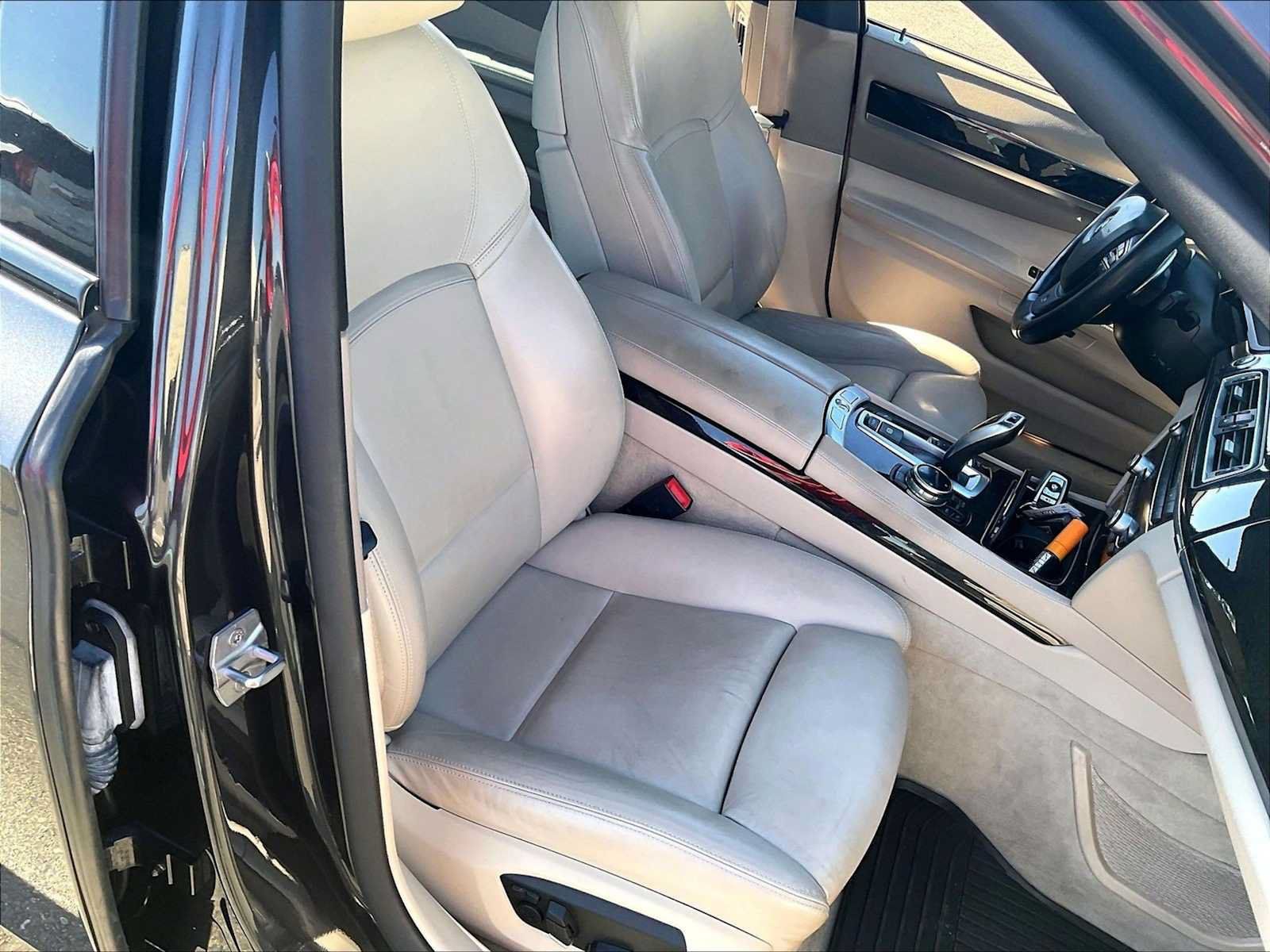 Used 2014 BMW 750Li RWD image 10