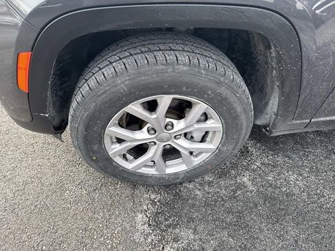 Used 2022 Jeep Grand Cherokee Limited image 16