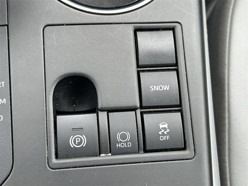 Used 2023 Toyota Highlander XLE image 31