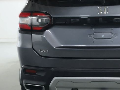 Used 2024 Honda Pilot Elite image 46