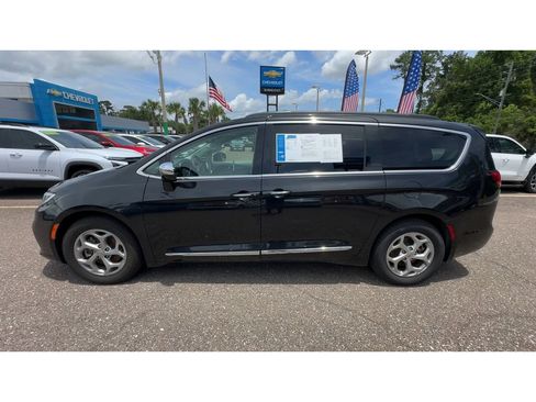 Used 2023 Chrysler Pacifica Limited FWD image 5
