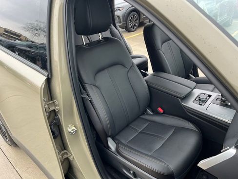 Used 2025 MAZDA CX-70 Plug-In Hybrid w/ Premium Pkg image 17