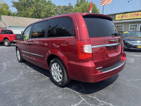 Used 2014 Chrysler Town & Country Touring w/ Driver Convenience Group FWD image 4