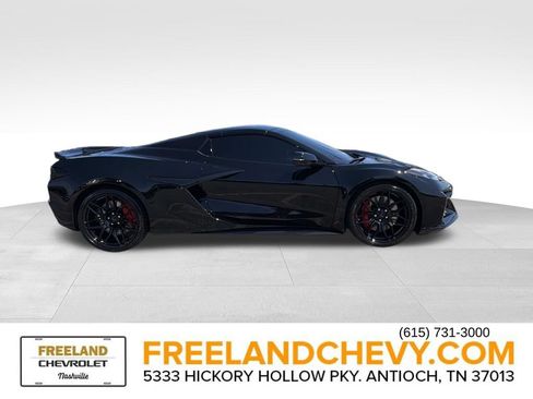 Used 2025 Chevrolet Corvette Z06 RWD image 2