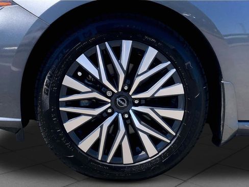 Used 2024 Nissan Altima 2.5 SV w/ SV Premium Package image 11