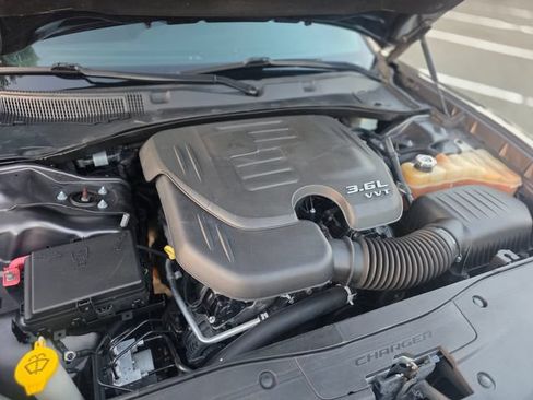 Used 2017 Dodge Charger SE RWD image 38