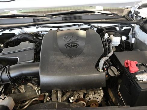 Used 2019 Toyota Tacoma SR5 AWD/4WD image 30