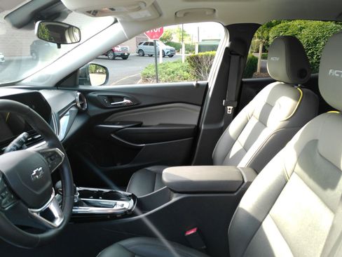 Used 2025 Chevrolet Trax ACTIV w/ Sunroof Package FWD image 10