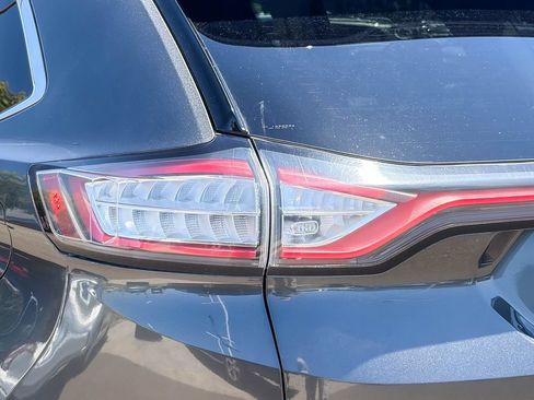 Used 2018 Ford Edge SEL w/ Equipment Group 201A FWD image 8