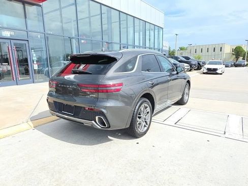 Used 2025 Genesis GV70 2.5T AWD/4WD image 3