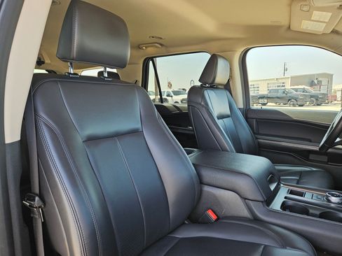 Used 2024 Ford Expedition XLT image 30