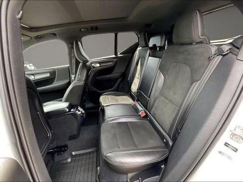 Used 2020 Volvo XC40 T4 R-Design FWD image 24