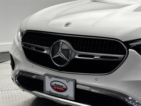 Used 2025 Mercedes-Benz GLC 300 4MATIC image 2