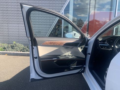 Used 2023 Audi A8 L 3.0T image 8