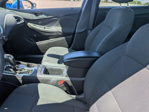 Used 2017 Chevrolet Cruze LT w/ Convenience Package FWD image 9