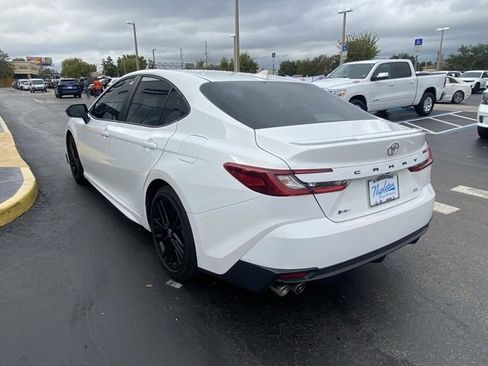 Used 2025 Toyota Camry SE image 6