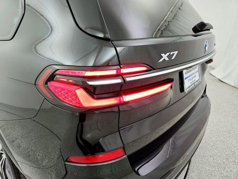 Used 2023 BMW X7 xDrive40i w/ M Sport Package image 31